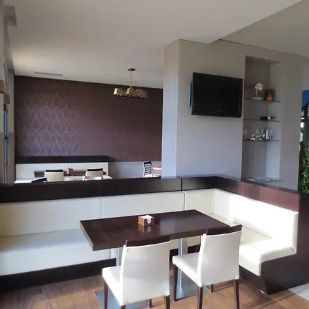 Hospedium Cortijo Santa Cruz 4*